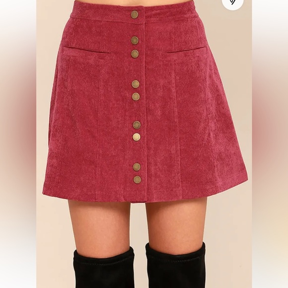 Lulus Moxie Wine Red Corduroy Skirt Size Medium With Snap fron - Picture 3 of 11